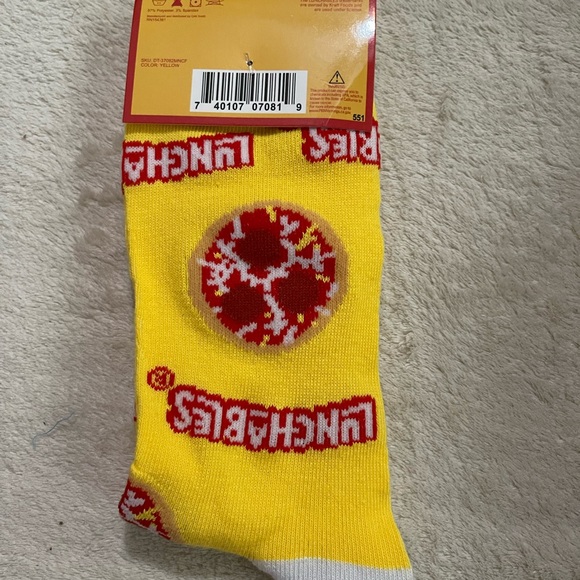 Men’s / Unisex novelty socks Lunchables . Fits shoe size 6-12 NWT - Picture 2 of 2